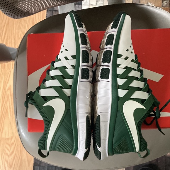 Sz 10 nike free trainer 5.0- green and white - great condition - asking $120 obo - Picture 4 of 6